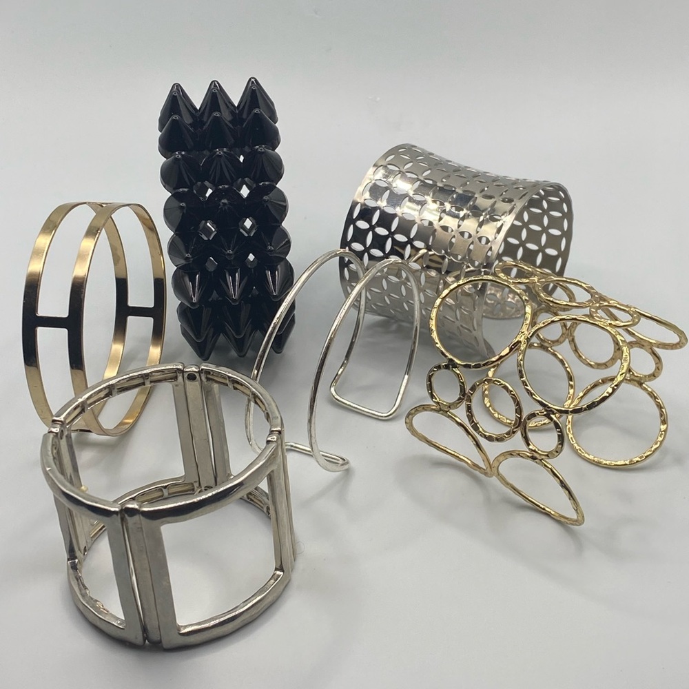 Bold bracelet lot.
